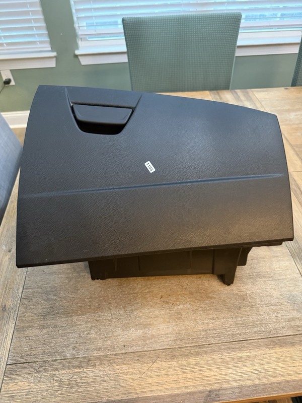 17 18 FORD FOCUS Glove Box BLACK