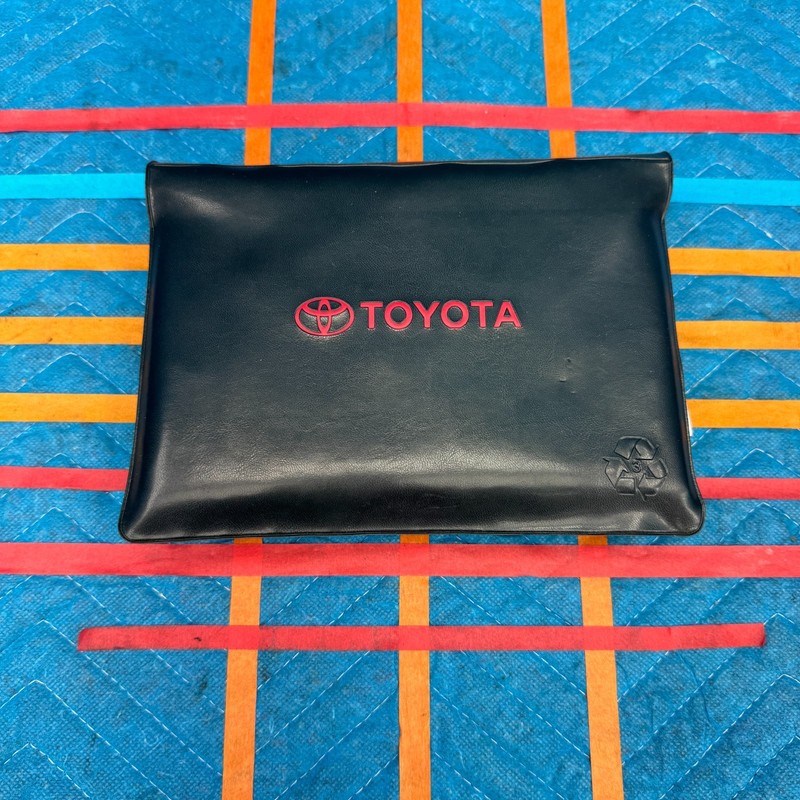 2016 Toyota Avalon Owner Manual Set With Case OEM