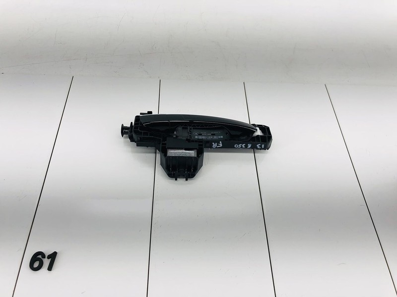 10-16 MERCEDES BENZ E350 FRONT RIGHT SIDE EXTERIOR DOOR HANDLE BLACK OEM