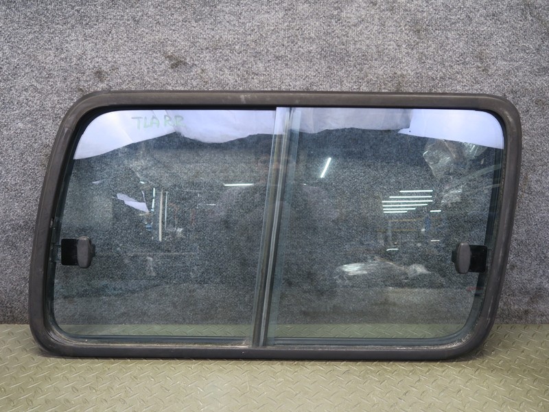 1991-1997 TOYOTA LAND CRUISER FJ80 REAR RIGHT QUARTER SLIDING WINDOW GLASS
