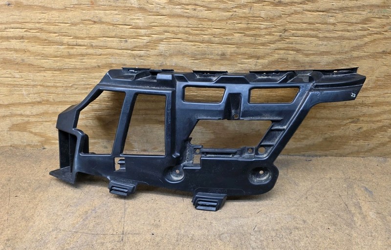 2018 2019 2020 - 2023 Range Rover Velar L560 Front Bumper Left Side Bracket OEM