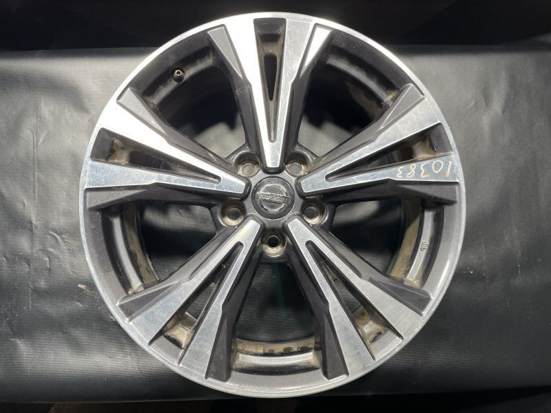 2017-2020 NISSAN ROGUE RIGHT FRONT 18x7 ALLOY 5-V SPOKE WHEEL 32K -SL- 39830