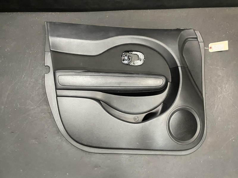 Front Left Door Trim Panel 2018 Kia Soul 82310-B2000 2017 2019