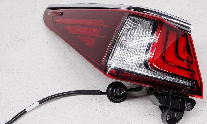 OEM Lexus ES250 ES 300h ES350 Left Side LED Tail Lamp 81560-06610 Lens Chip
