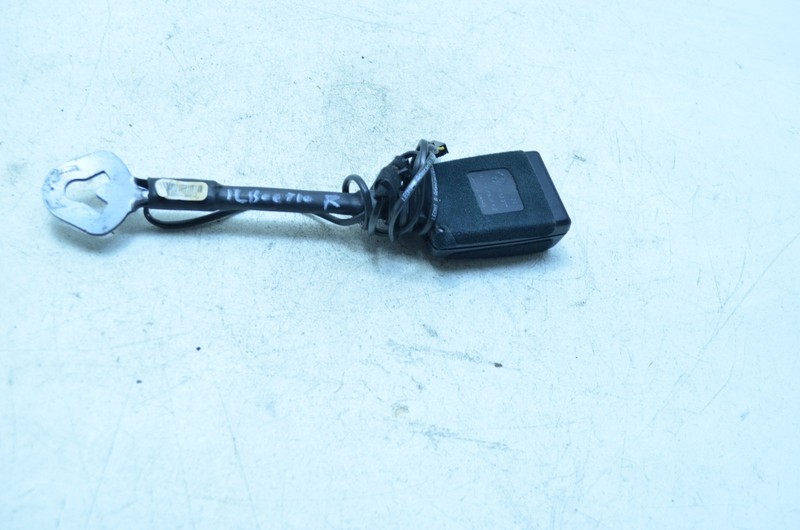 12-19 VOLKSWAGEN BEETLE FRONT RIGHT PASSENGER SIDE SEAT BELT BUCKLE OEM