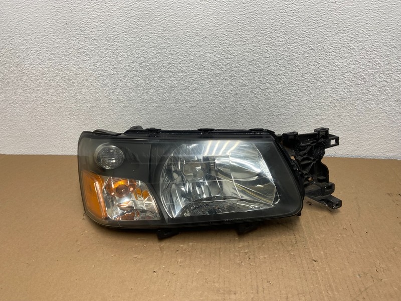 2003 2004 Subaru Forester Right RH Side Headlight Halogen Oem AB6542 DW