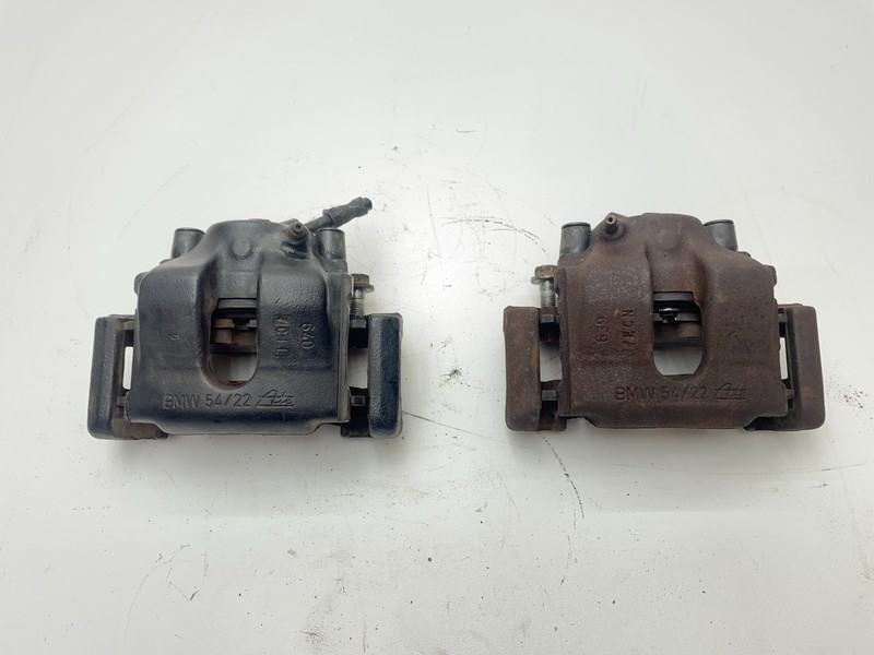 BMW 2003 E46 Front Left & Right Brake Caliper Housing Shoe Set OEM KW824