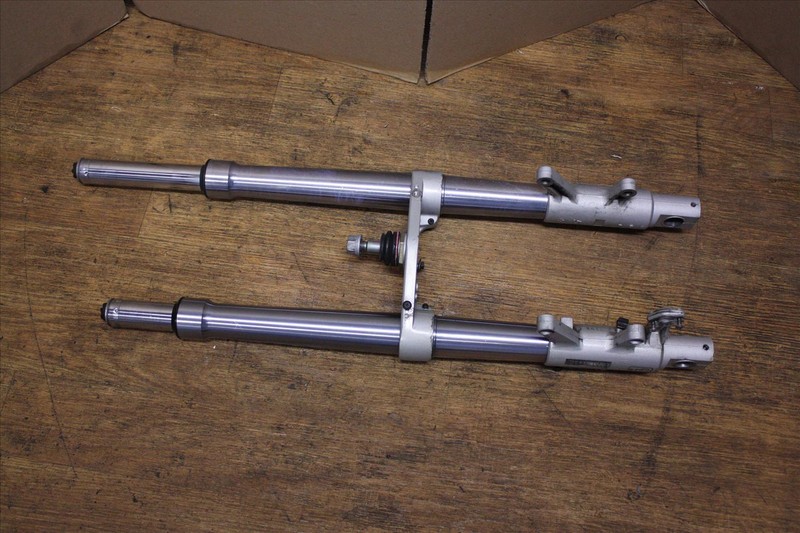 1999 BMW R 1100 S FRONT FORK FORKS TUBES LOWER TRIPLE TREE CLAMP R1100 R1100S 99