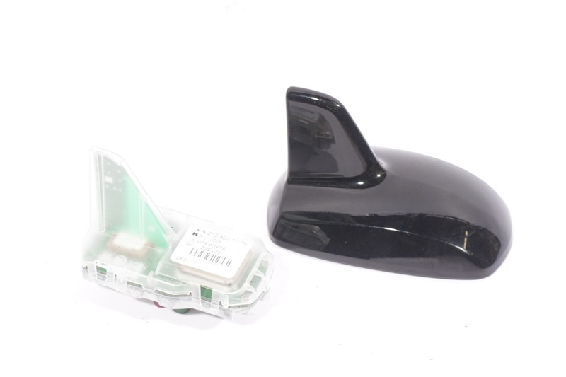 2010 - 2013 MERCEDES BENZ E350 W212 ROOF SHARK FIN ANTENNA MODULE AND COVER OEM
