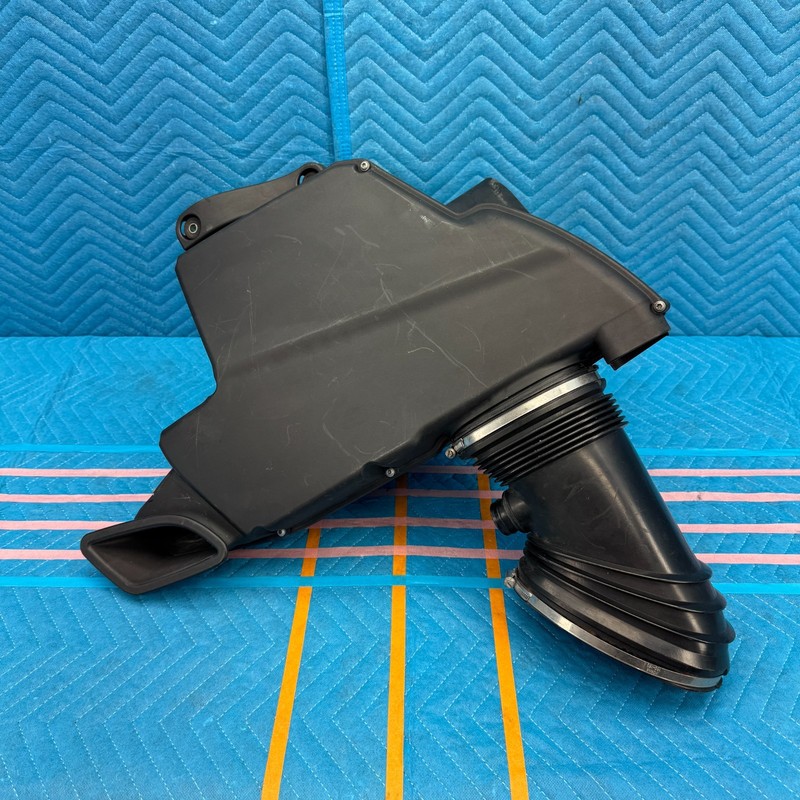 2008–2013 BMW M3 E92 S65 Air Filter Housing RWD OEM 7838566 7838567
