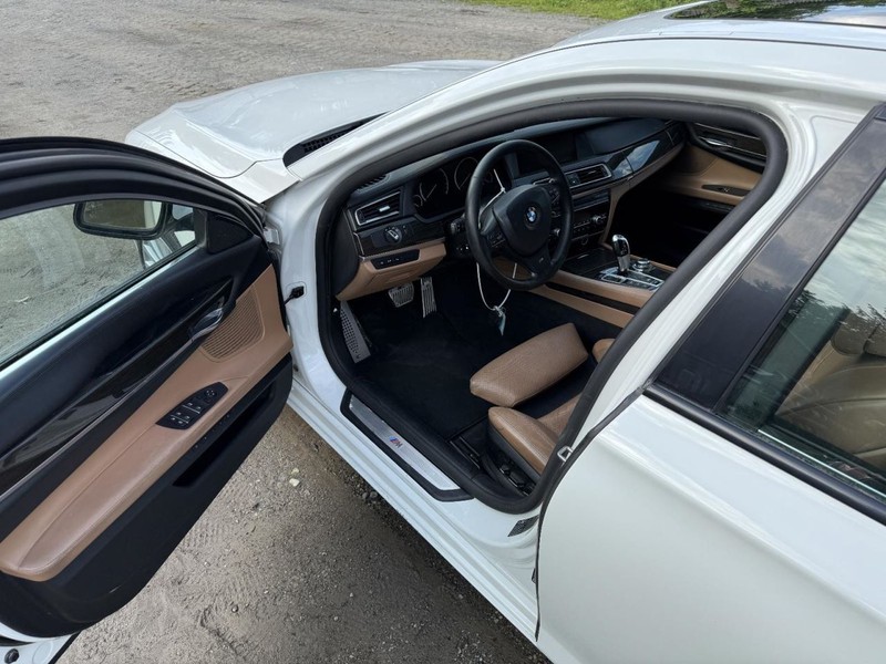 2009-2015 BMW 750i Left Driver Side A-Pillar White