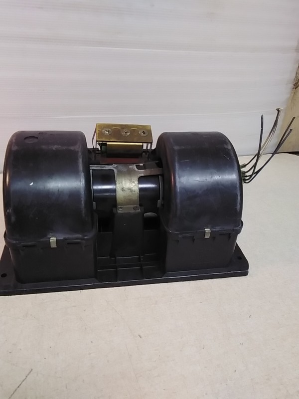 Volvo Behr Double Blower Motor W/ Housing V2379001