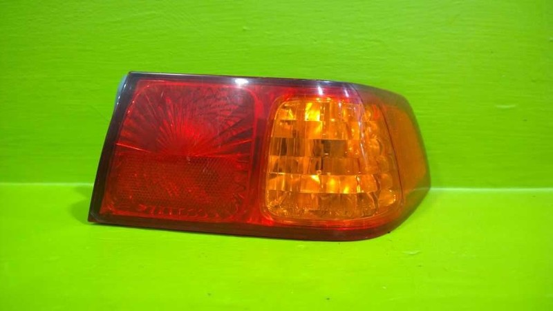 00 01 CAMRY PASSENGER RIGHT QUARTER TAILLIGHT LAMP OEM 3521-27