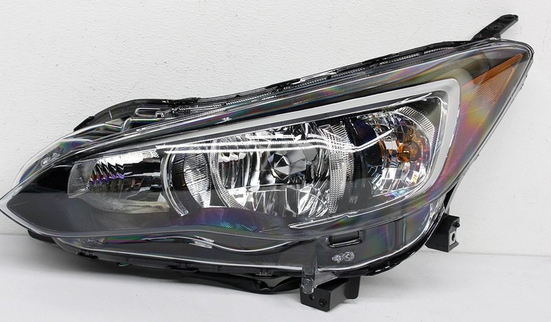 OEM Left Driver Side Halogen Headlamp For Subaru Impreza 84001-FL01B Missing Tab