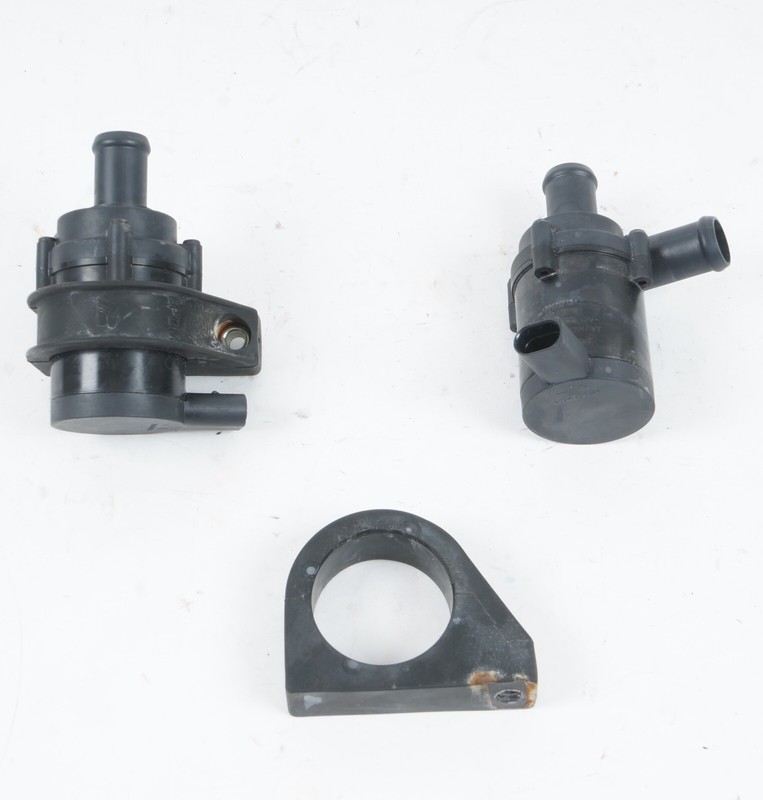 2010-2018 BENTLEY MULSANNEENGINE AUXILIARY WATER COOLANT PUMP SET OF 2