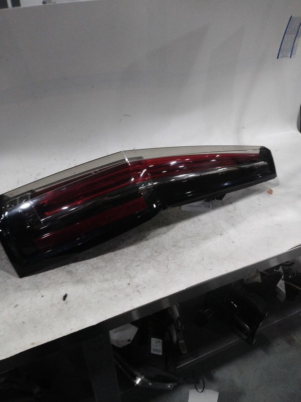 2015 Cadillac Escalade Right Tail Light Assembly Silver 27161 Used 138K Mile