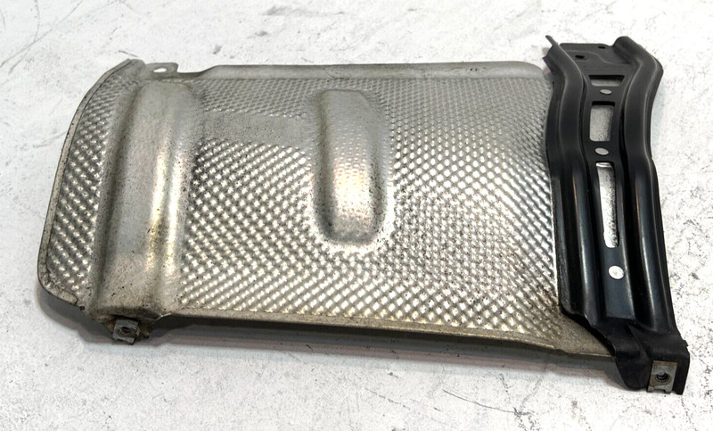 2010-2016 MERCEDES E350 REAR PASSENGER EXHAUST HEAT SHIELD SCREENING PLATE OEM