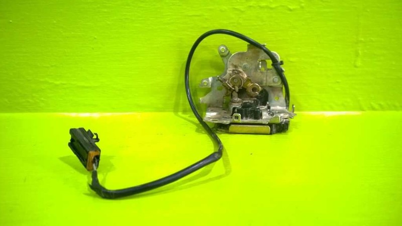 04-14 TITAN DRIVER LEFT REAR BOTTOM LOCK LATCH OEM 2930-18