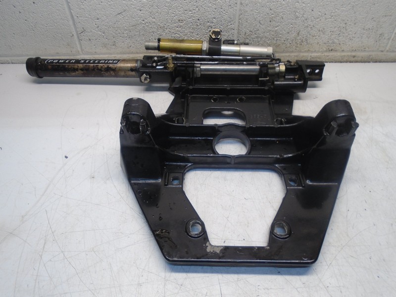 ZZ3c MerCruiser Pre-Alpha Transom Mount Plate & Power Steering Cylinder 65545