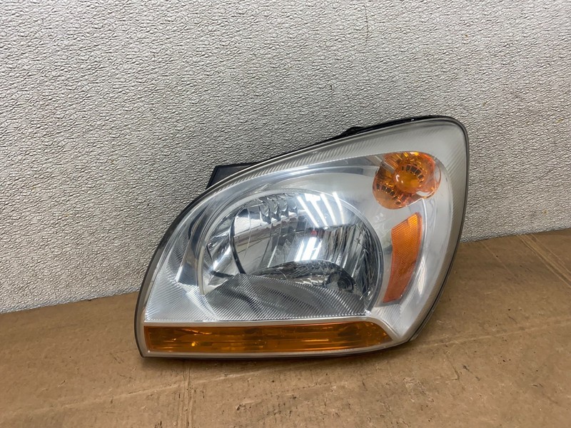 2005 to 2006 Kia Sportage Left Driver LH Halogen Headlight Y5632 DW