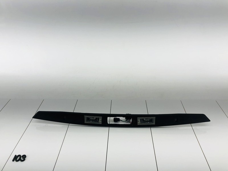 14-18 JEEP CHEROKEE TAILGATE LIFTGATGE HANDLE & LICENSE LIGHT COVER MOLDING OEM