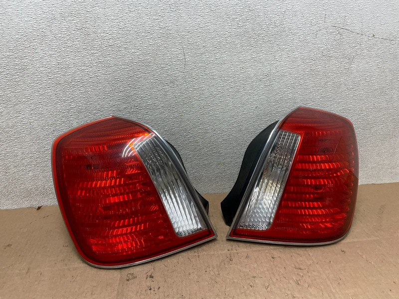 2004 2005 Hyundai XG350 XG Left+Right Tail Lights Oem W1003 DW
