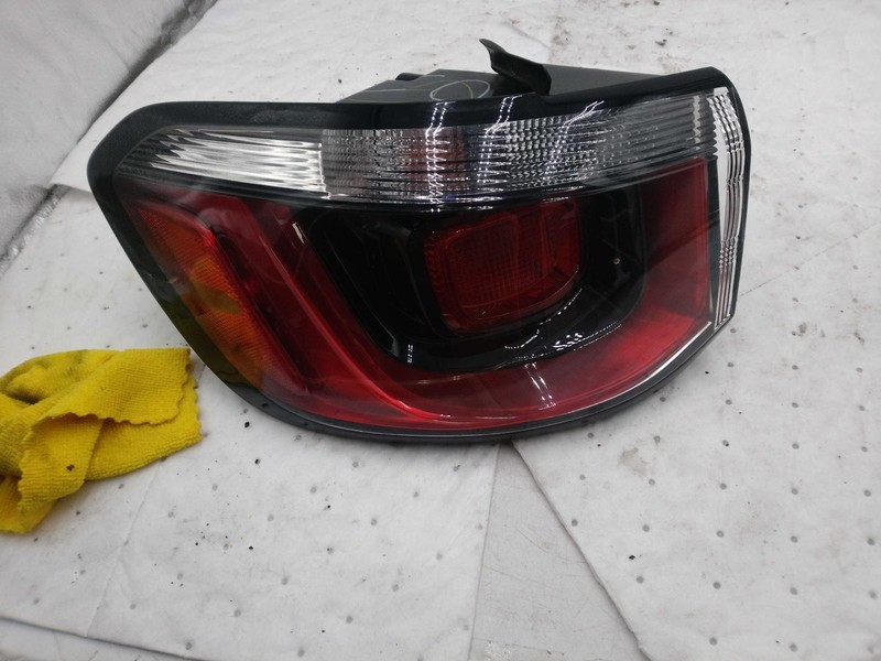 2019 Jeep Compass Left Tail Light Assembly White OEM 720192 82K Miles