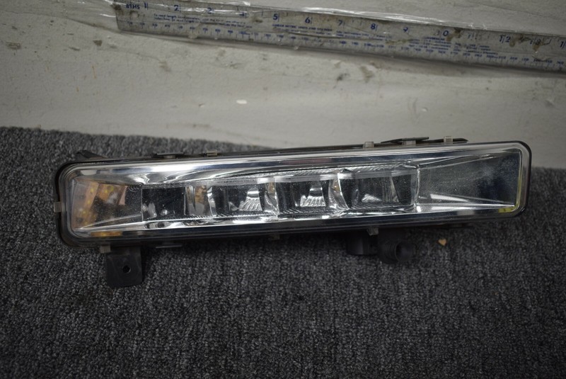 2017-2020 BMW 5 SERIES RIGHT SIDE FOG LIGHT FACTORY OEM
