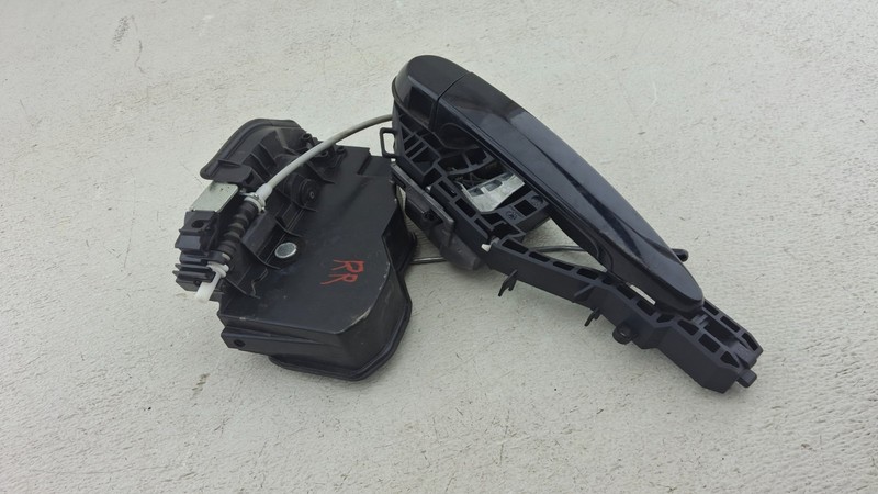2012 - 2018 BMW 328i 330i 335i F30 RIGHT REAR DOOR HANDLE W/ LATCH BLACK OEM