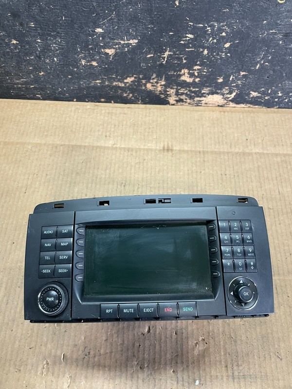 2006-2008 Mercedes W251 R350 R320 Head Command Navi Radio CD Player AA9252DG