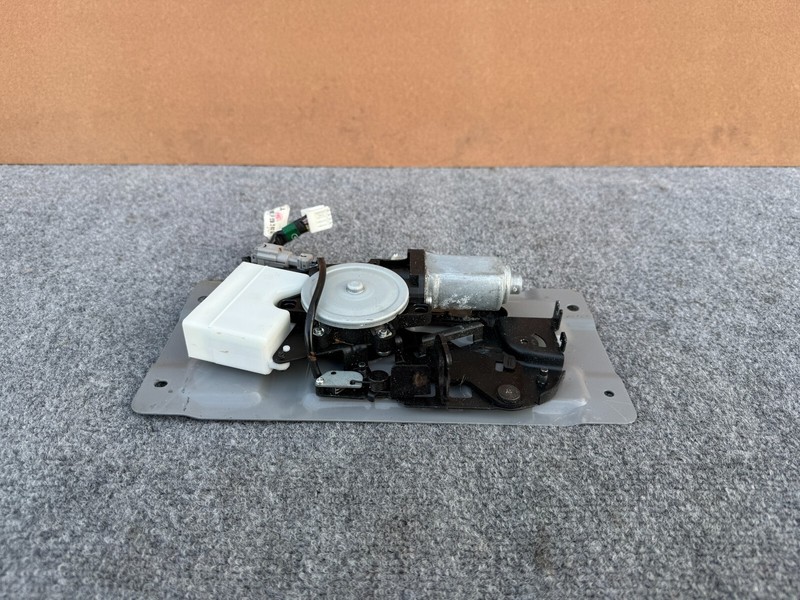 INFINITI G37 Q60 CONVERTIBLE 2009-2015 TRUNK LID POWER OPEN MOTOR LIFTER ASSY