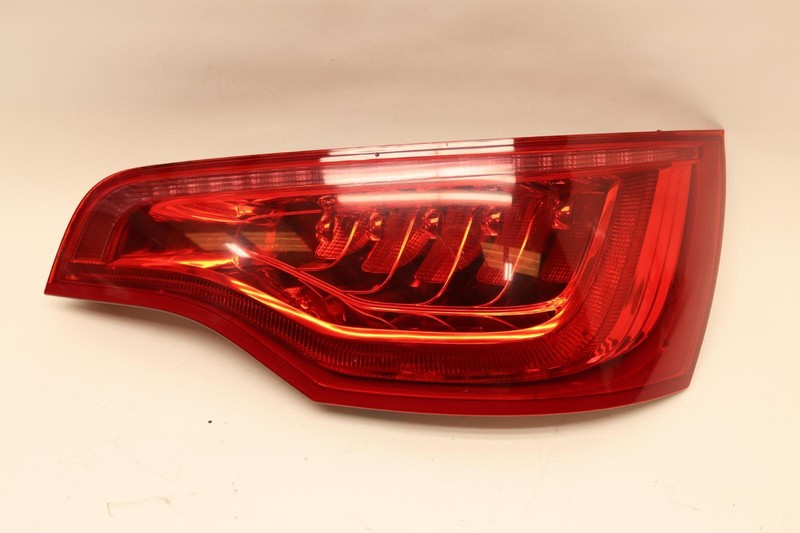 2010-2015 AUDI Q7 REAR RIGHT PASSENGER SIDE TAIL LIGHT BRAKE LAMP OEM