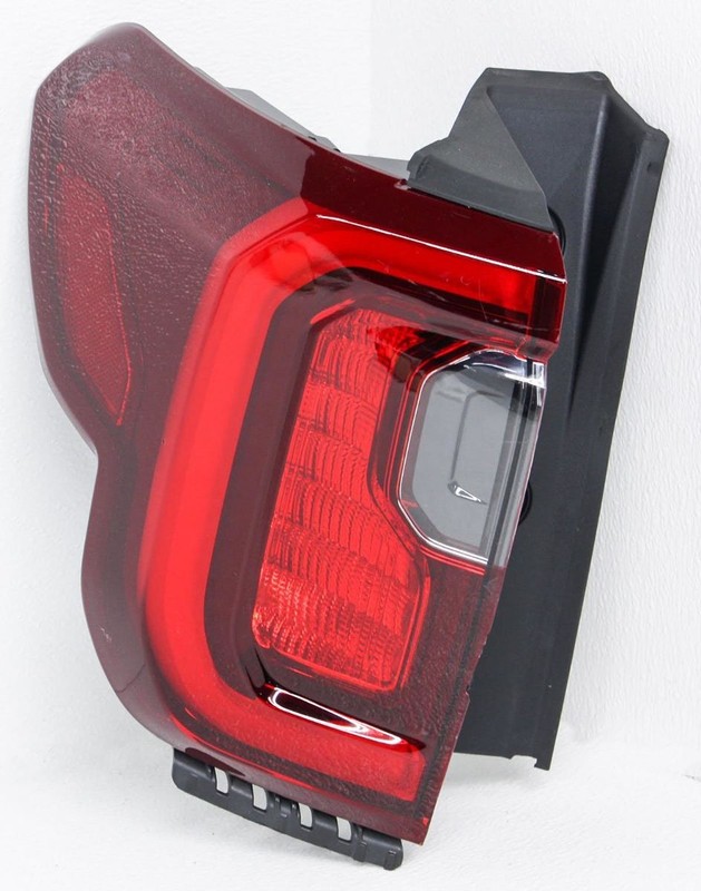 OEM GMC Acadia AT4 Left Driver Side LED Tail Lamp 84817349 Lens Chipped