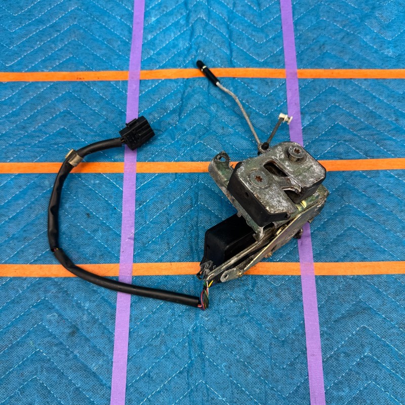 1987–1991 Volvo 780 BertoneLeft Driver Door Latch Lock Actuator OEM 3526064
