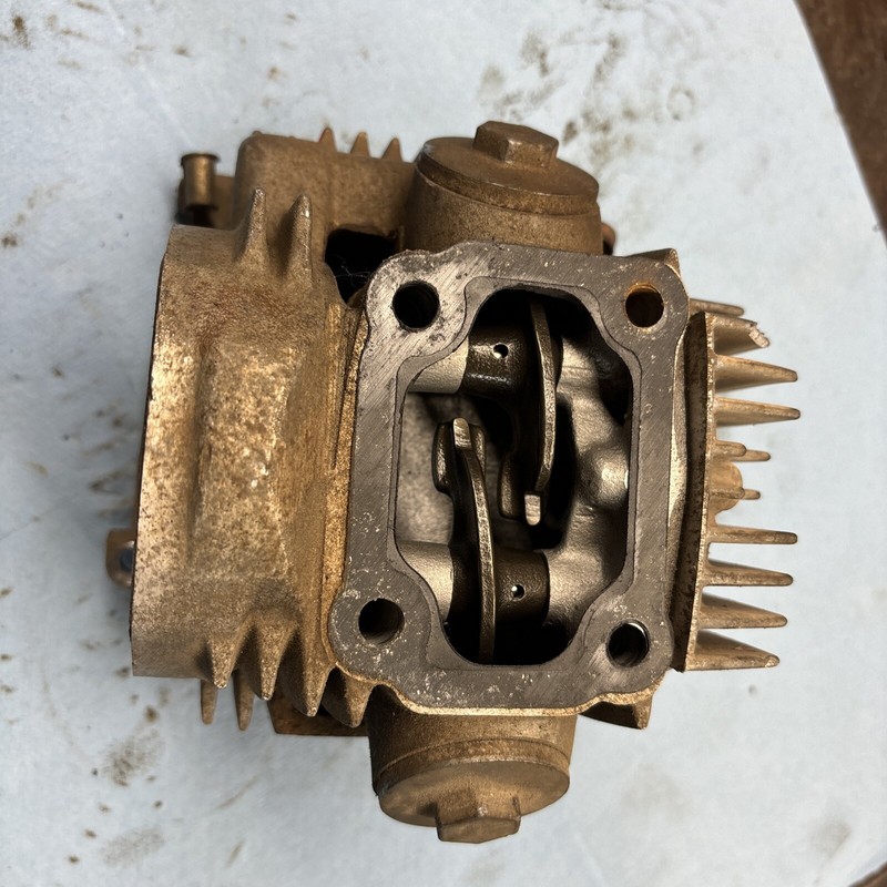 1985 Honda Fourtrax Trx125 TRX 125 Motor Head Valves Rockers