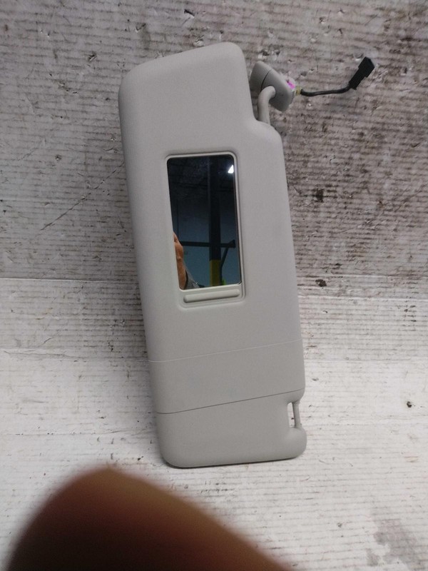 2015 Volkswagen Passat Sun Visor White Used OEM 89000 Miles NJ25-20936-511107