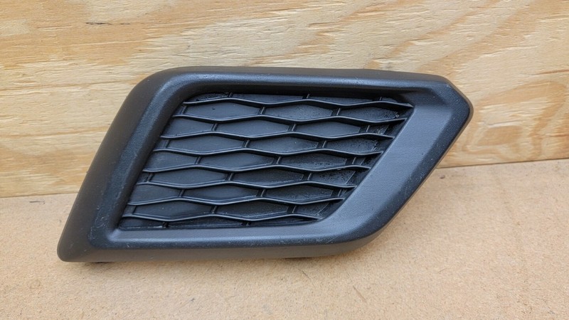 2014 - 2016 Nissan Rogue Front Bumper Right Fog Light Cover Bezel OEM