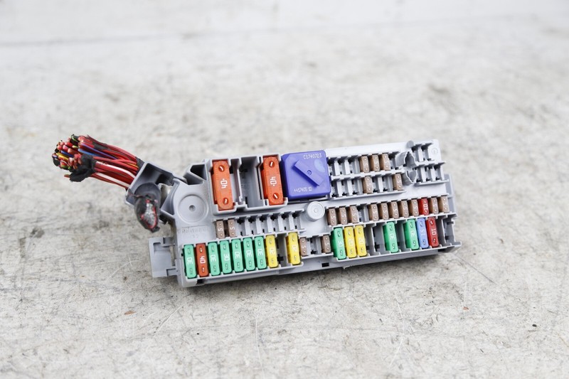 BMW G30 G11 G12 530 540 750 Front Right Side Lower Power Distribution Fuse Box