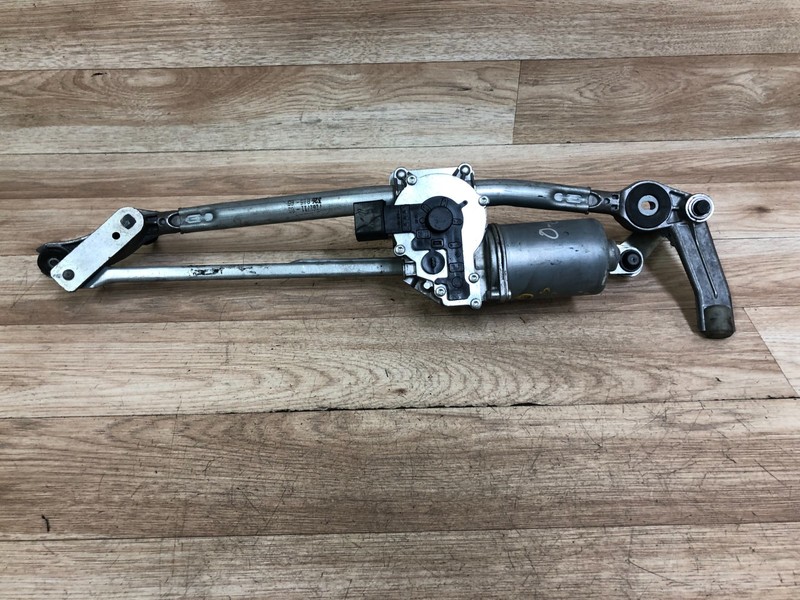 BMW E90 E92 E93 325 328 330 335 M3 OEM FRONT WINDSHIELD WIPER WITH MOTOR 06-13