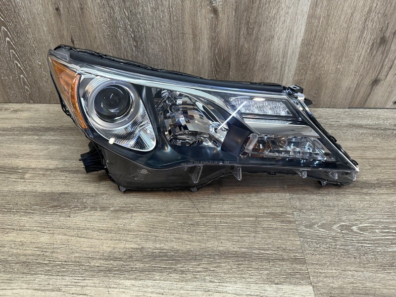 2013 -2015Toyota Rav4 Front Right Headlight OEM PART # 81110-0R042