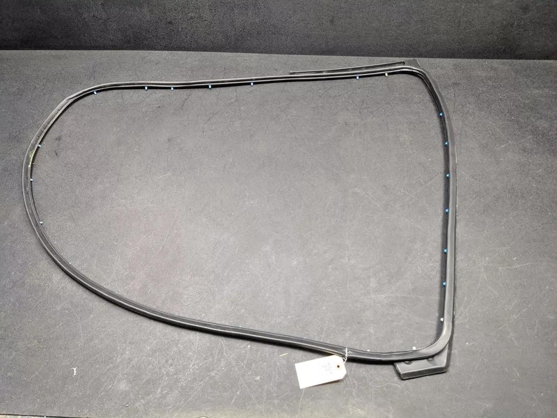 Rear Right Door Weatherstrip 2020 Nissan Versa 82830-5EF0A 2021 2022 2023 2024