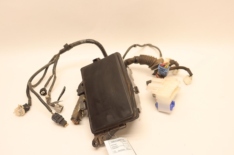 2014-2015 LEXUS IS250 SEDAN ENGINE COMPARTMENT FUSE BOX RELAY W/ WIRE OEM