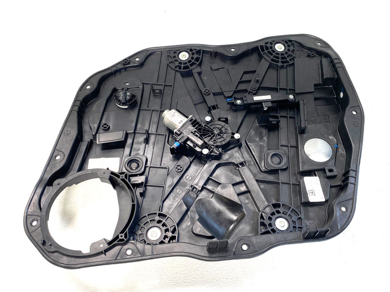 22 23 24 HYUNDAI TUCSON FRONT RIGHT WINDOW REGULATOR W/ CARRIER OEM #A0.17