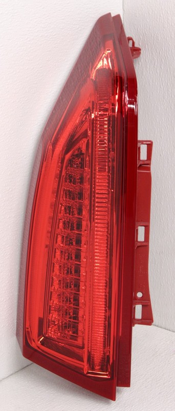 Non-US Market OEM Cadillac ATS Sedan Left Side Tail Lamp 23315247 Lens Crack