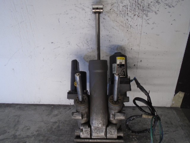 USED MERCURY 175-200-250 V6/V8 FOUR 4-STROKE OUTBOARD POWER TILT & TRIM ASSEMBLY