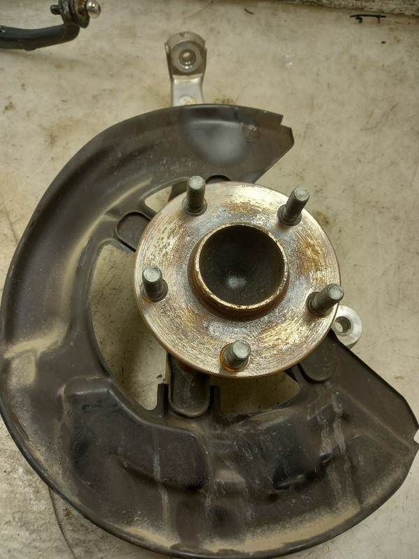 06-19 LEXUS IS200T F-SPORT FRONT DRIVER LEFT SPINDLE KNUCKLE