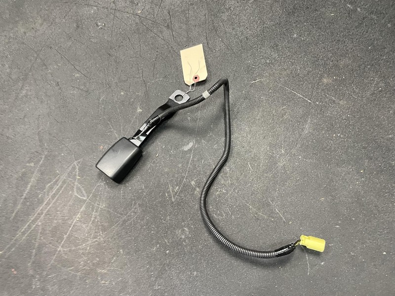 Front Right Seat Belt Buckle 2022 Subaru Forester 64631-SJ011-VH 2019 2020 -2023