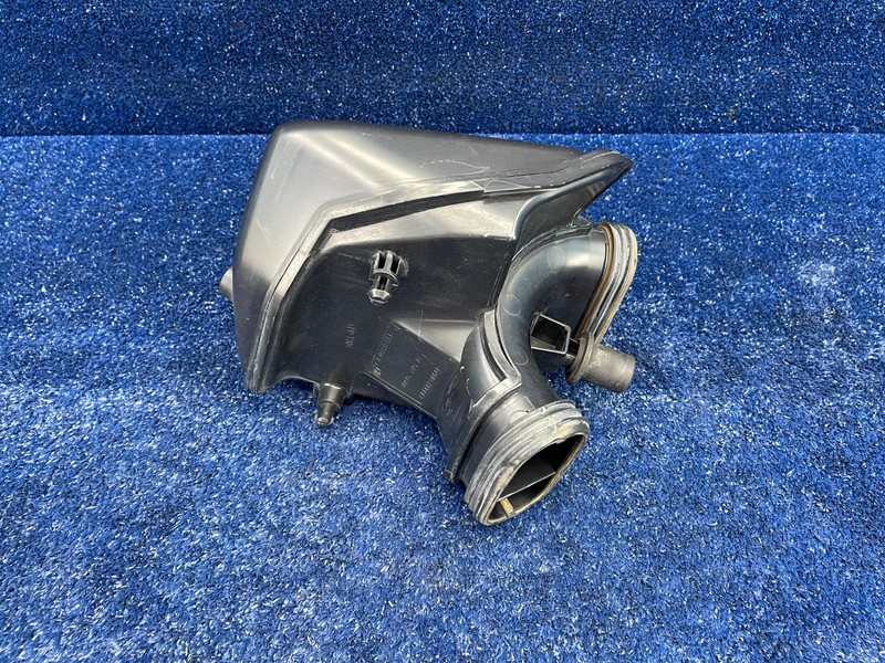 2016–2019 BUICK CASCADA Air Intake Duct Air Cleaner Housing OEM 13337770