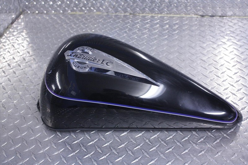 04 SUZUKI VL 1500 INTRUDER LC LEFT AS TANK FUEL COVER OEM VL1500
