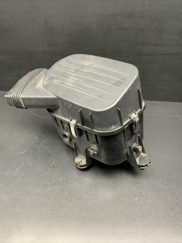 2014-2017 MASERATI GHIBLI Q4 V6 LEFT DRIVER SIDE AIR CLEANER FILTER BOX OEM.